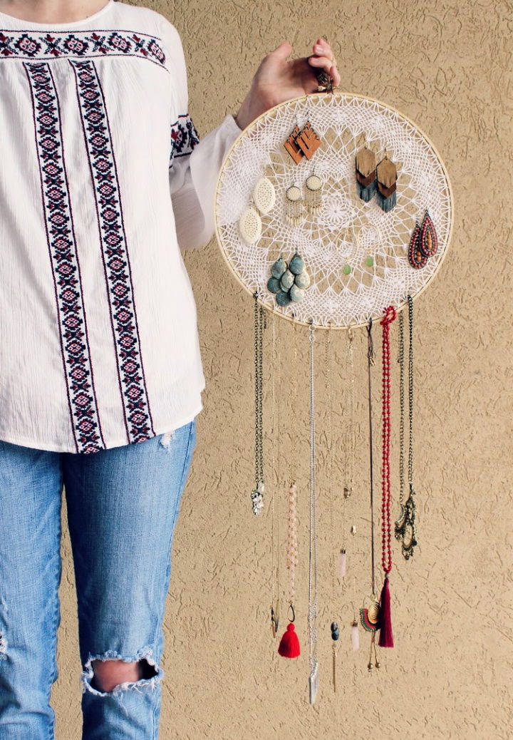 $2 Boho Dreamcatcher Jewelry Display