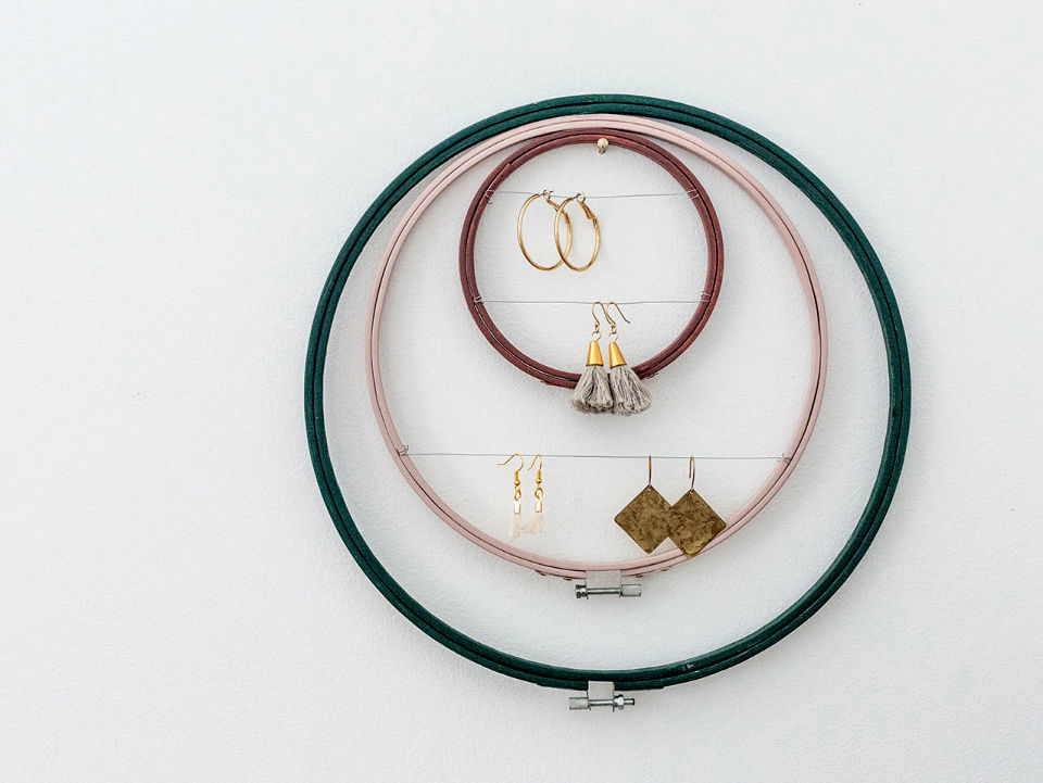 Easy DIY Embroidery Hoop Earring Holder