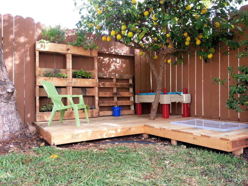 Kids Pallet Wood Deck