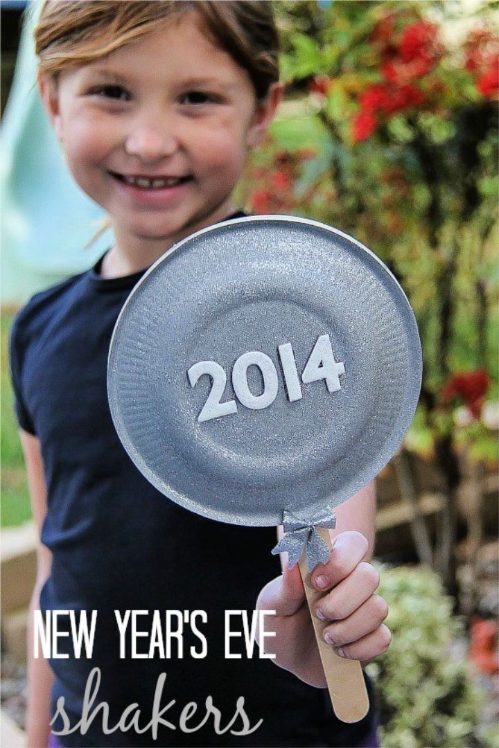 New Year’s Eve Paper Plate Shakers