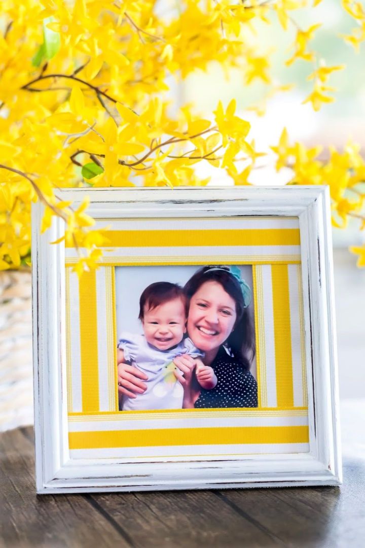 DIY Picture Frame With Scraps Ribbon