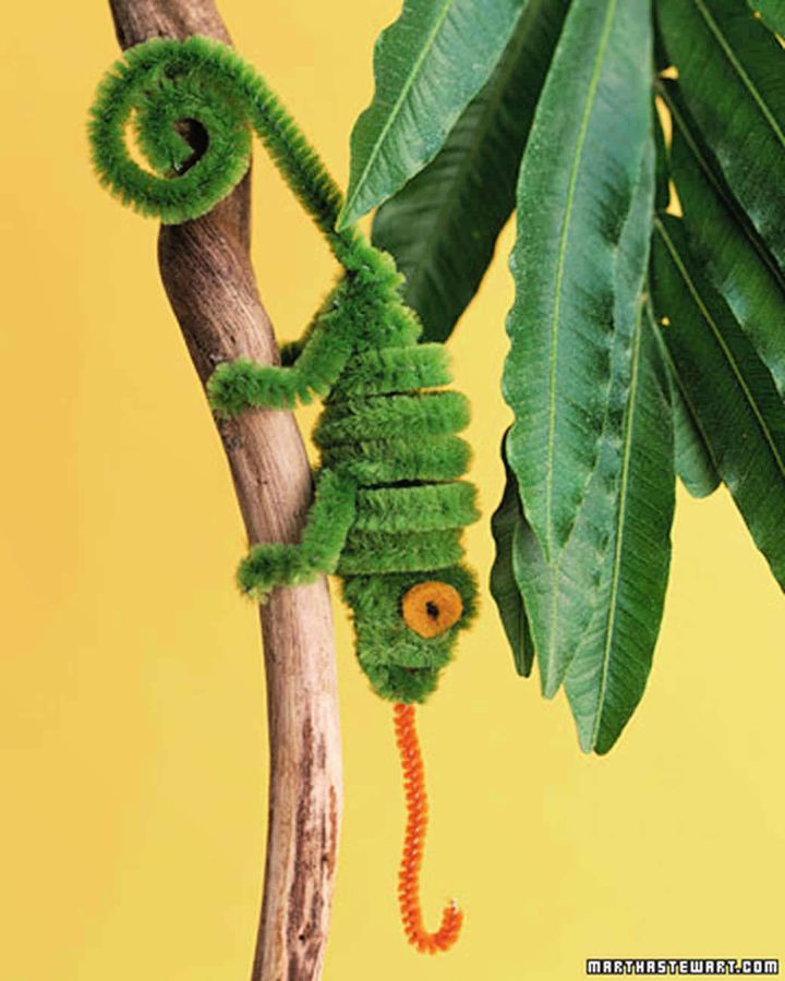 DIY Chameleon Pipe Cleaner Creature
