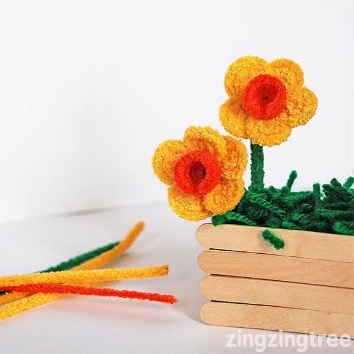 Pipe Cleaner Daffodil Craft