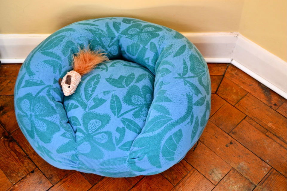 25 DIY Cat Bed Ideas You Can Make - Suite 101