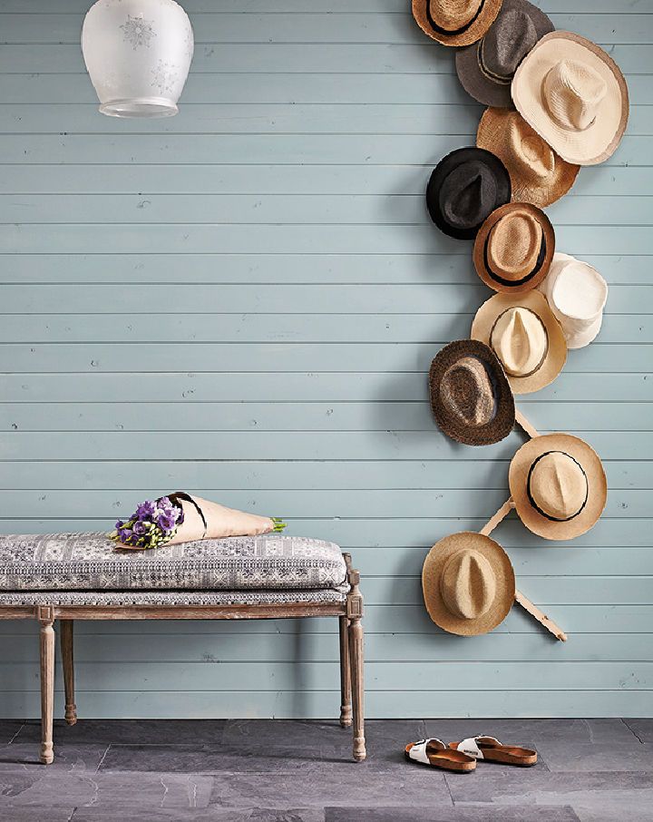 DIY Wooden Wall-Mounted Hat Rack