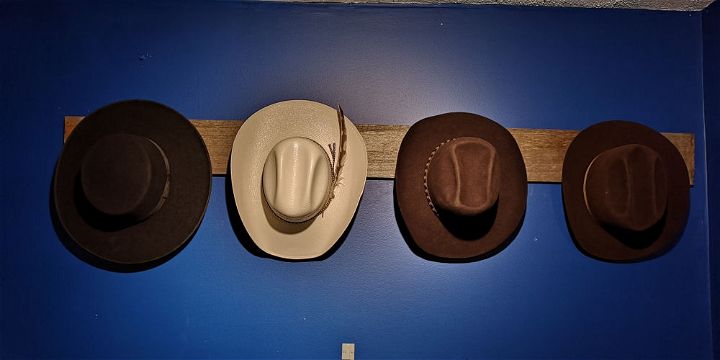 Rustic DIY Horseshoe Hat Rack