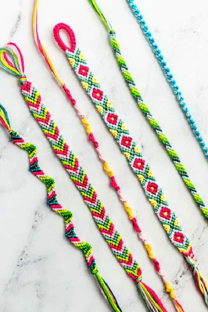 Learn how to make stackable square knot/cobra stitch bracelets. Pin now,  watch later! Super si… | Friendship bracelets diy, Diy bracelets tutorials,  Bracelet crafts