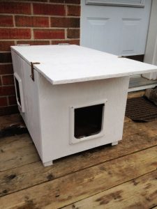 15 DIY Outdoor Cat House Plans for Feline Shelter