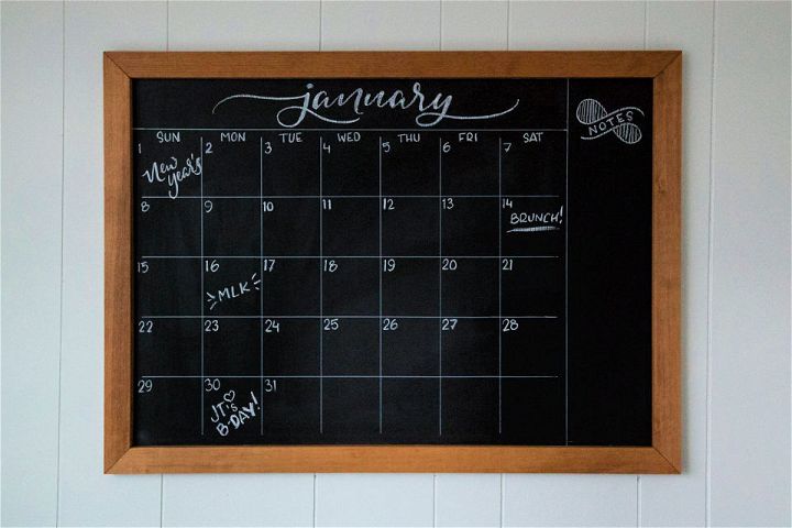 How to Make a Chalkboard Calendar