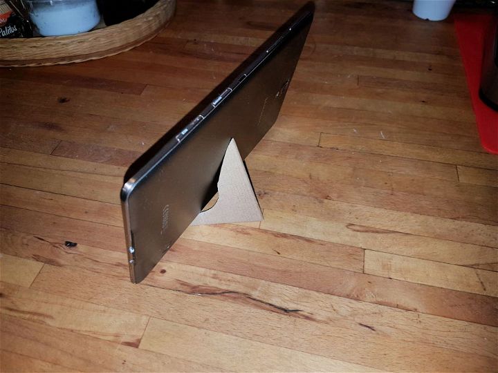 Quick and Easy Sturdy Cardboard Tablet Stand
