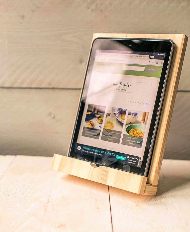 Free Wooden Tablet Holder Plan