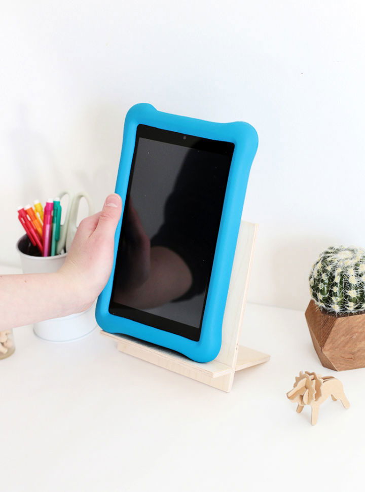 Wooden iPad Stand, iPad Tablet Holder, Adjustable iPad Stand, Cookbook Stand,  Handmade Unique iPad Holder, iPad Accessories, Tech Gift Idea 