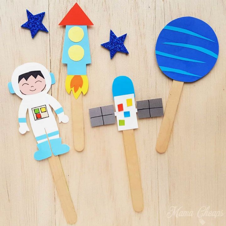 DIY Popsicle Stick Space Puppets