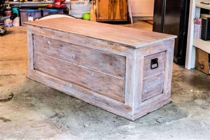 Bedroom Storage Chest for Blankets