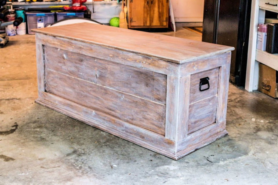 Bedroom Storage Chest for Blankets