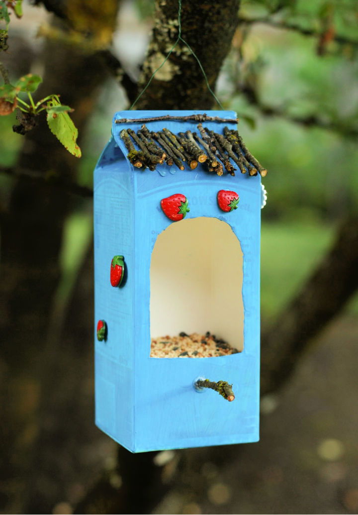 Birdhouse Using Juice Carton