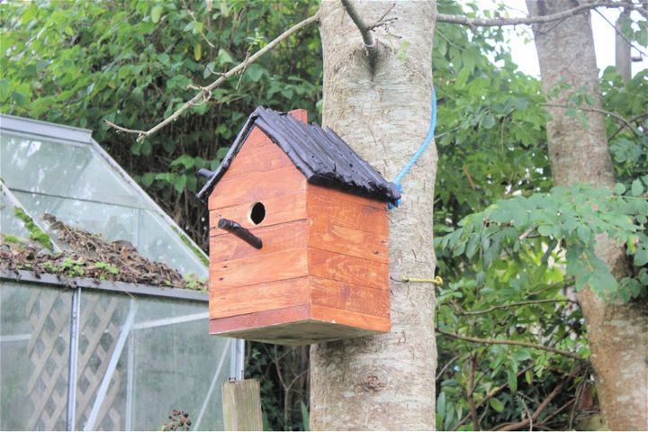 Birdhouse from Pallets