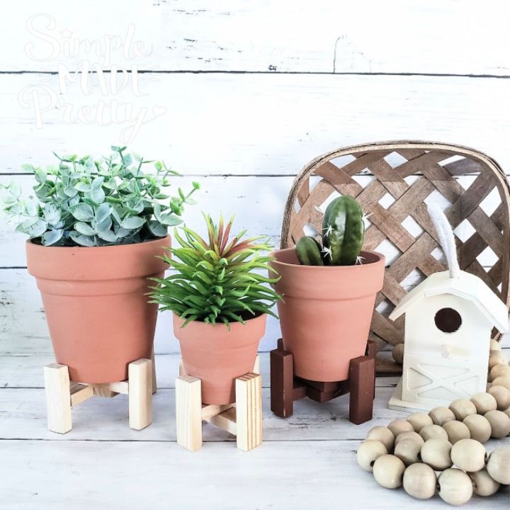 DIY Small Wooden Plant Pedestal