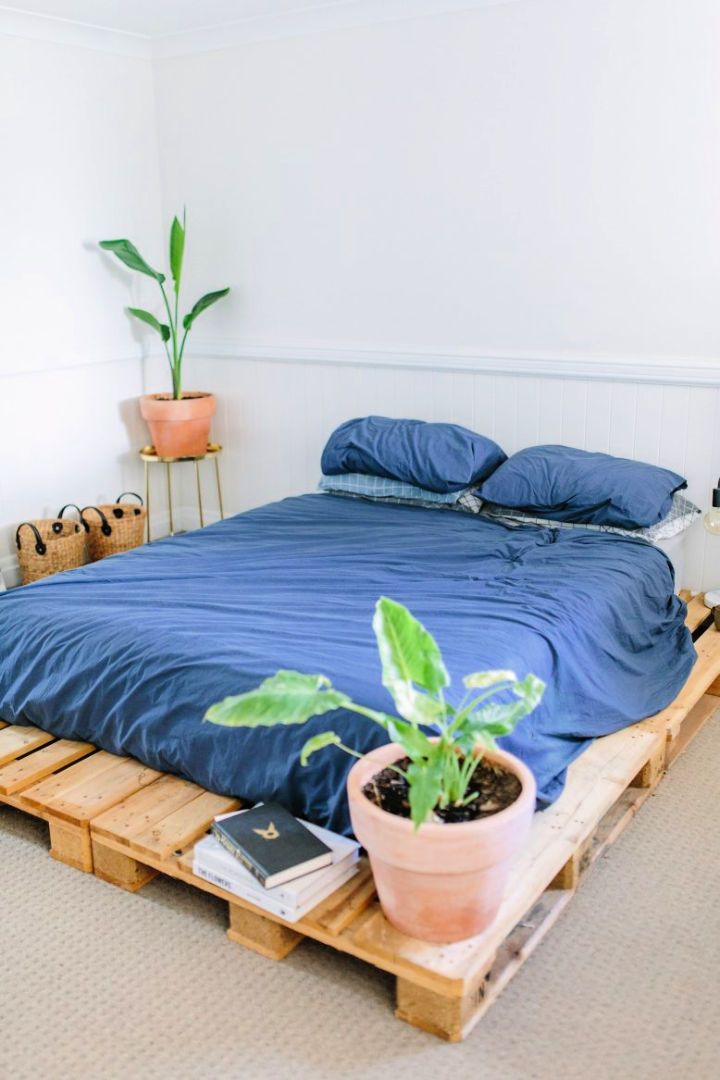 Pallet Bed on Budget