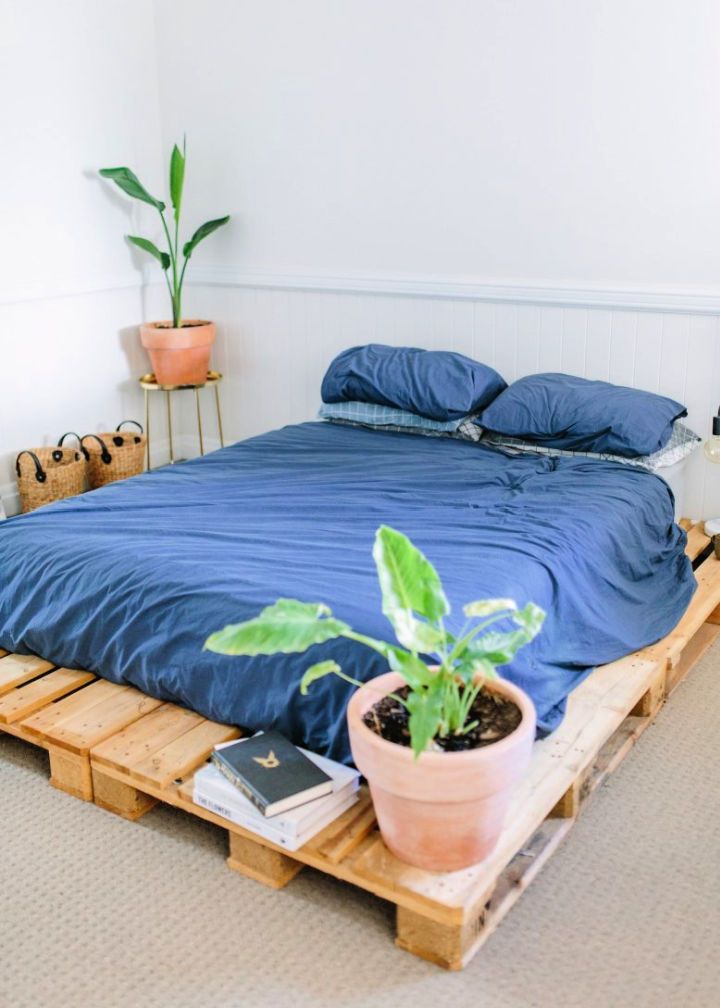 Build Your Own Pallet Bed