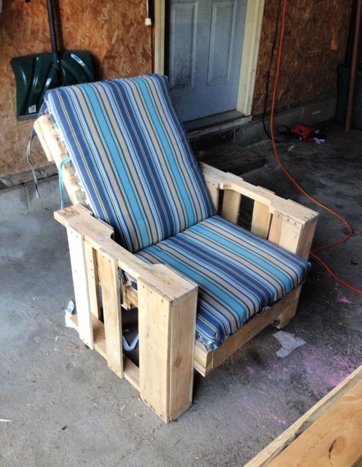 DIY Back Deck Pallet Chair Instructions
