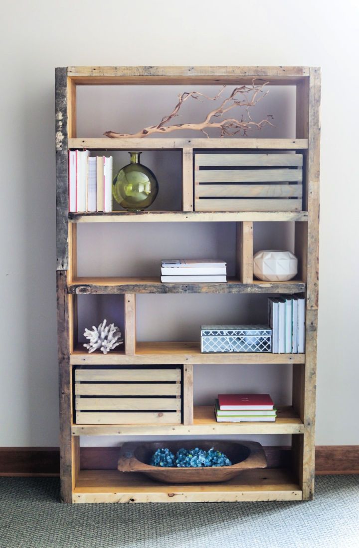 DIY Crates and Reclaimed Pallet Bookshelf