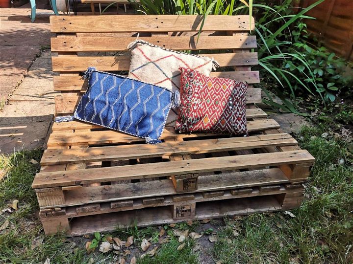 DIY Pallet Sofa for Garden