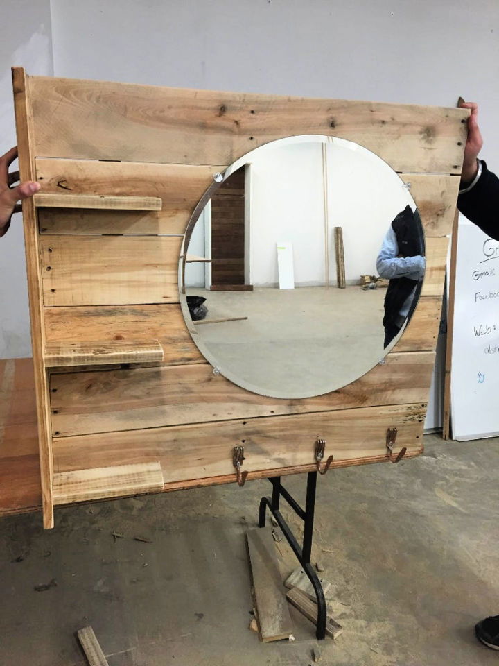 DIY Pallet Vanity With Shelves