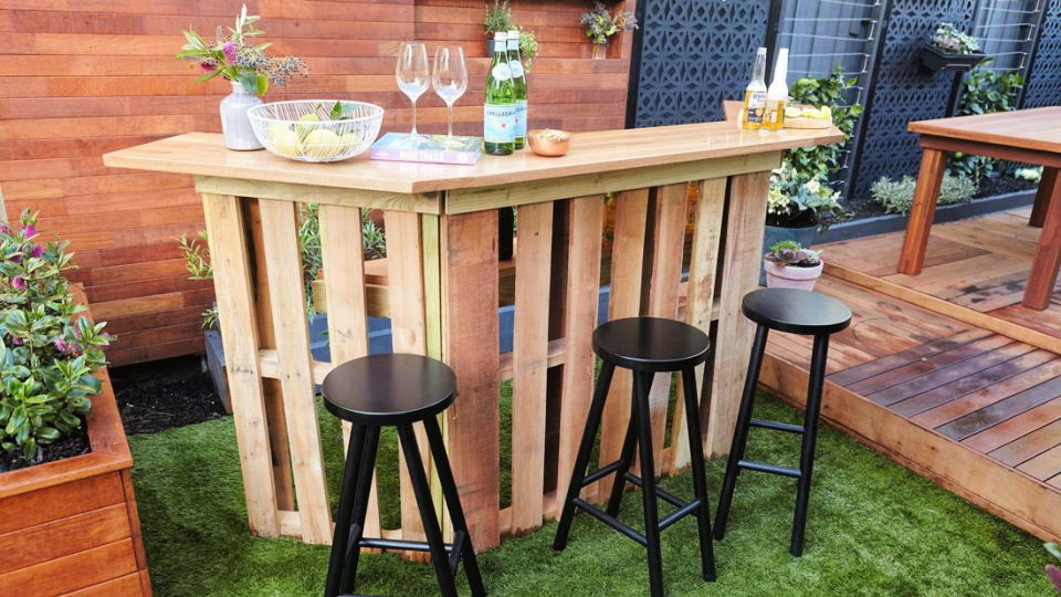 DIY Wooden Pallet Bar