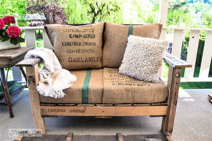 Easy Outdoor Pallet Chair PDF Plan