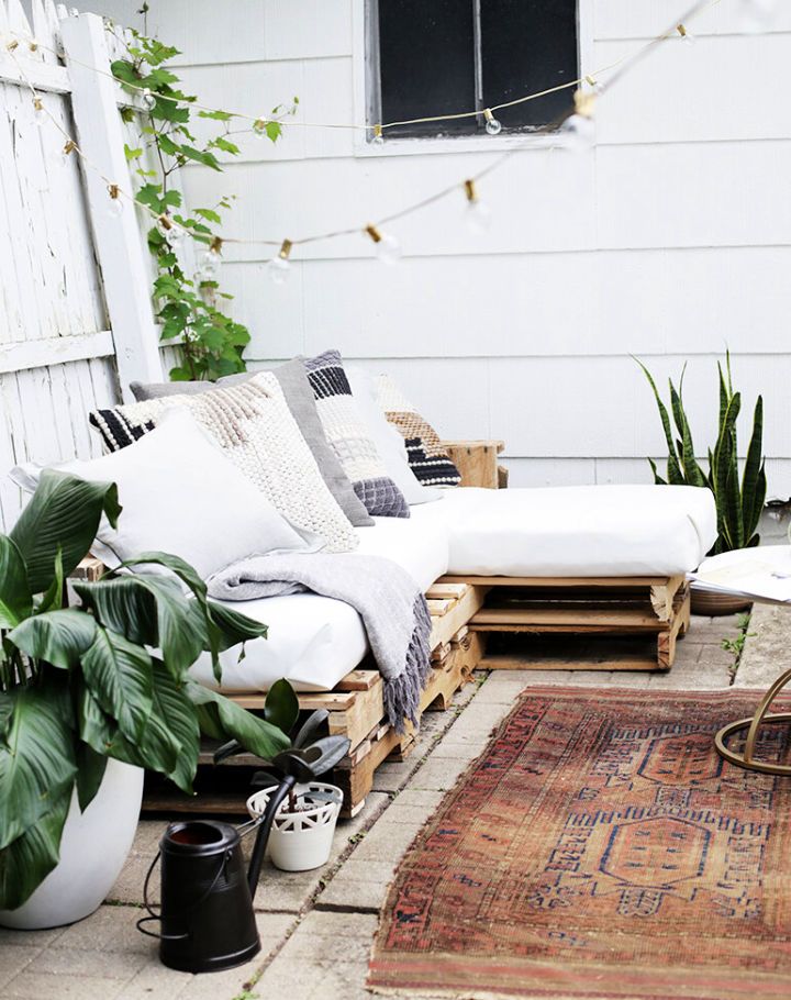 How to Make a Wooden Pallet Couch