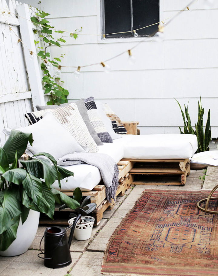 Pallet patio online set