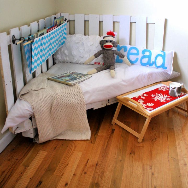 Make a Reading Nook Using Two Wooden Palettes