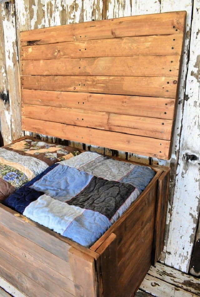 Rustic Pallet Wood Storage Chest