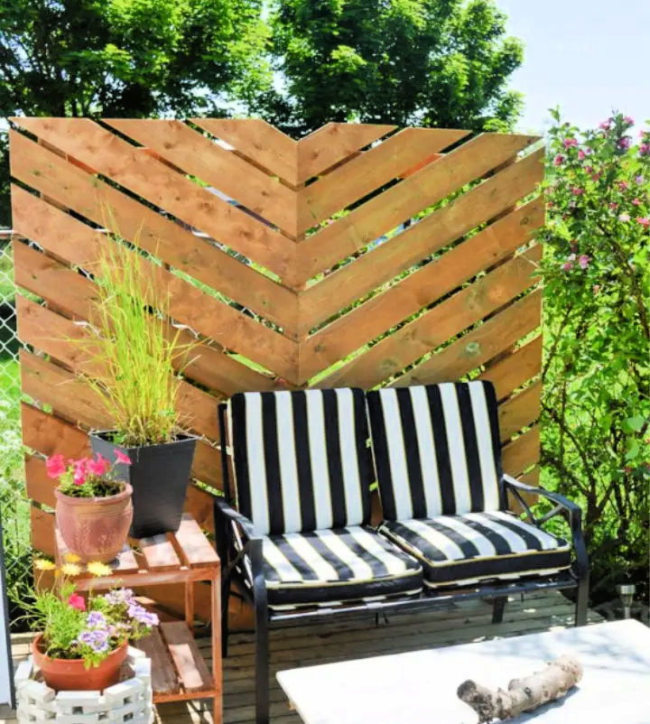 Simple DIY Chevron Deck Privacy Screen