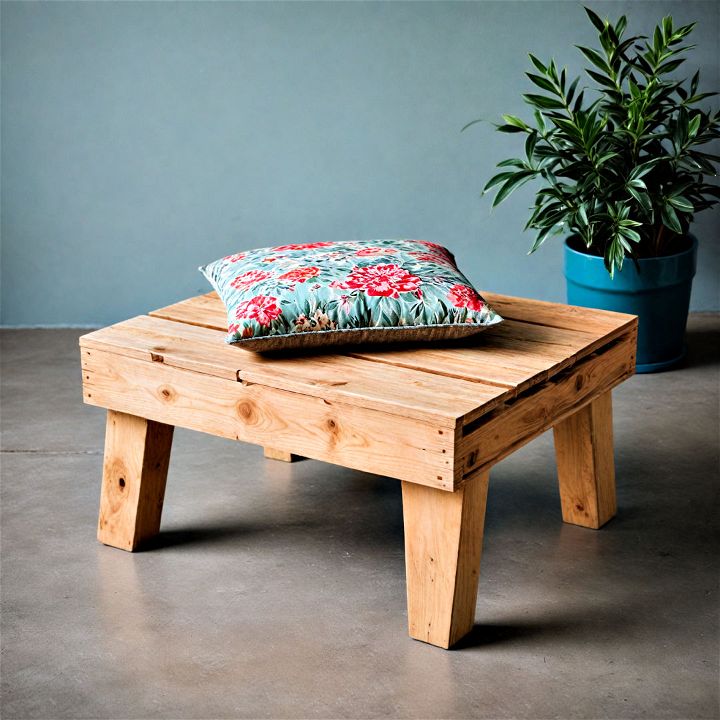 compact and lightweight pallet footstool
