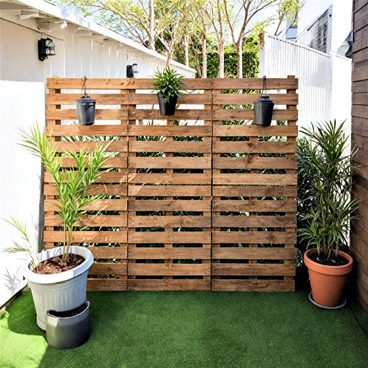 cost effective wooden pallet walls for privacy