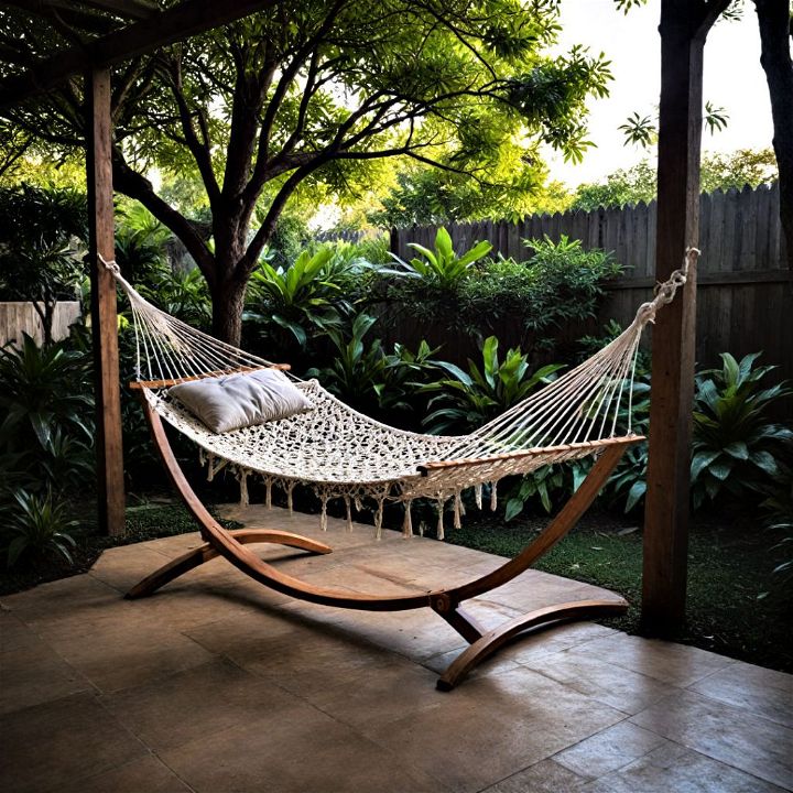 garden hammock to add a leisure spot