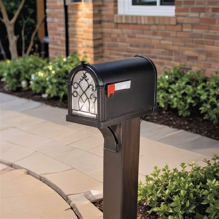 lighting features mailbox