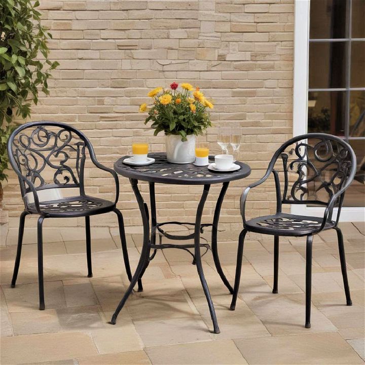 small spaces bistro sets